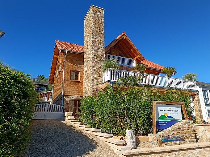Ferienwohnung Chalet Seenähe - Hausansicht