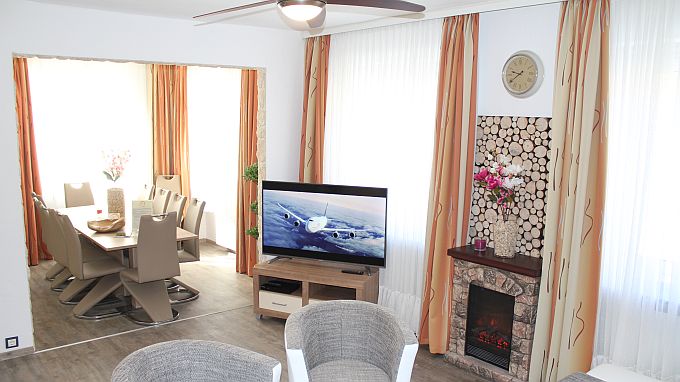 City Ferienhaus Daun, Wohnraum, Ultra-HD TV (groß)