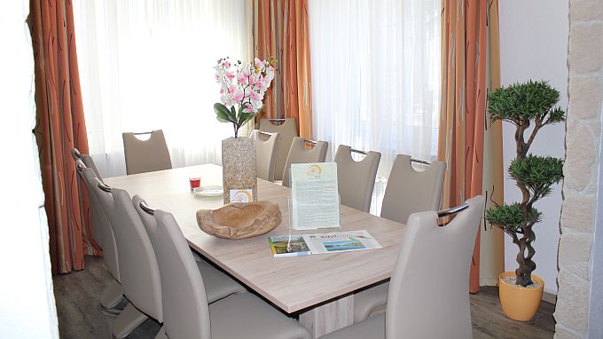 Esszimmer, Kulissen-Esstisch bis 14 Personen
