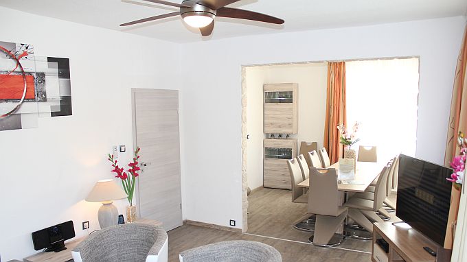 City Ferienhaus Daun, Wohnraum und Esszimmer