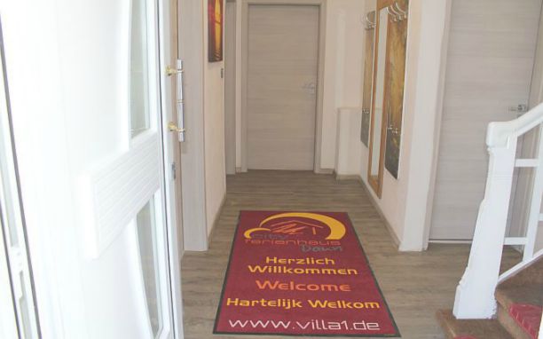 Eingang mit Garderobe, Herzlich Willkommen!
