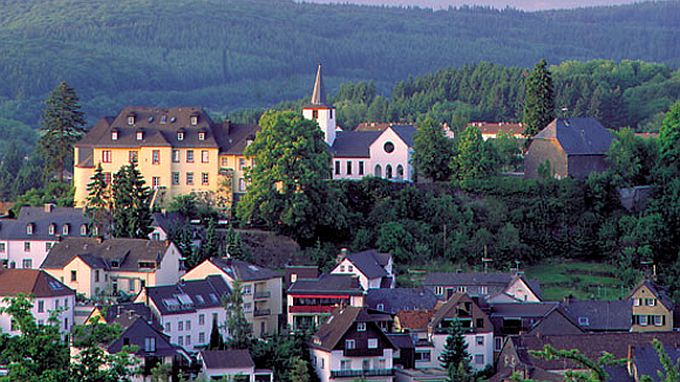 Die Dauner Burg, in unmittelbarer Nähe