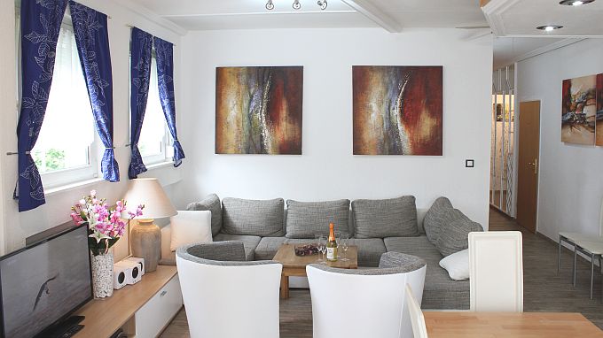 City Ferienhaus Vulkaneifel, moderne, helle Einrichtung