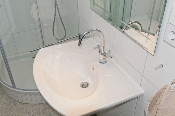 Ferienhaus Kratersee, Bad mit Dusche