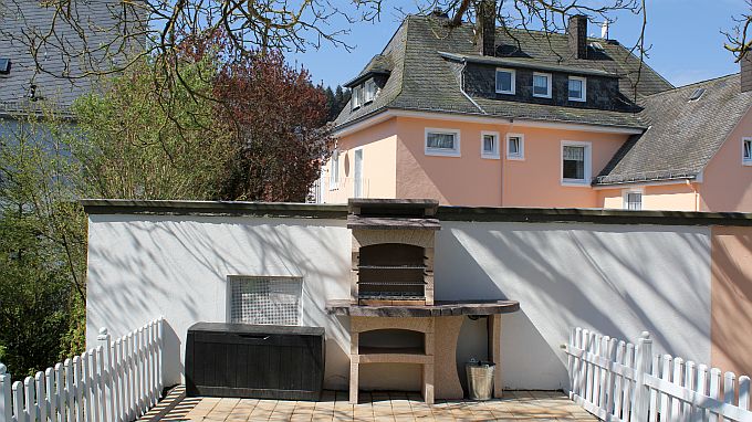 Ferienwohnung Daun, Grill hinter den Garagen, nutzbar