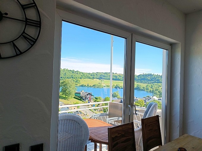 Ferienwohnung Traum-Seeblick, Blick aus der Küche