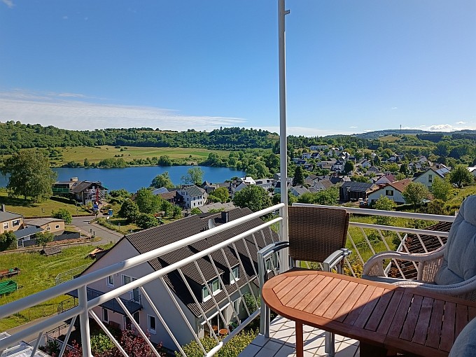 Ferienwohnung Traum-Seeblick, Blick zum See vom Balkon