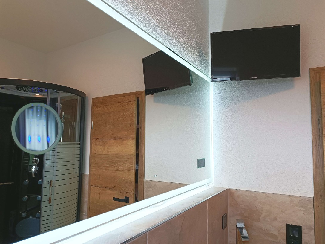 Ferienwohnung Traum-Seeblick, Bad mit TV, DVD und grossem LED Spiegel