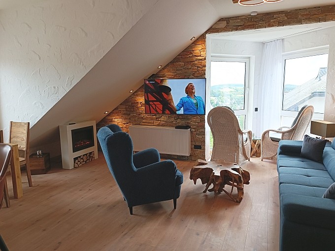 Ferienwohnung Traum-Seeblick, Sitzgruppe mit Schlafsofa