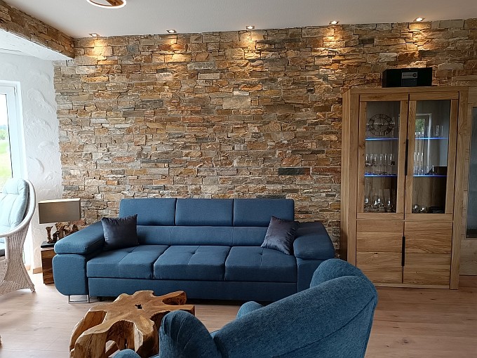 Ferienwohnung Traum-Seeblick, Schlafsofa und großer Sessel