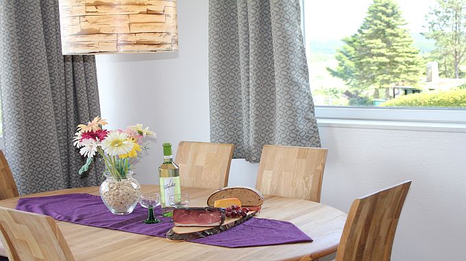 Ferienwohnung Maarhöhe, Esstisch