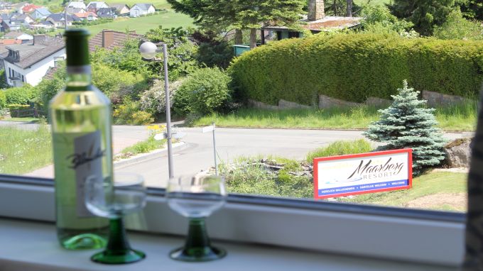 Ferienwohnung Maarhöhe, Ausblick aus einem Fenster