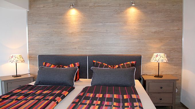 Fewo Maarhöhe, 1. Schlafzimmer mit Boxspringbett