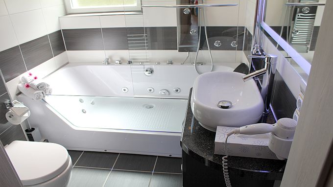 Ferienwohnung Maarhöhe, mit Whirlpoolbadewanne