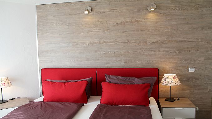 Schlafzimmer 1, modernes Boxspringbett 1,80m x 2 m