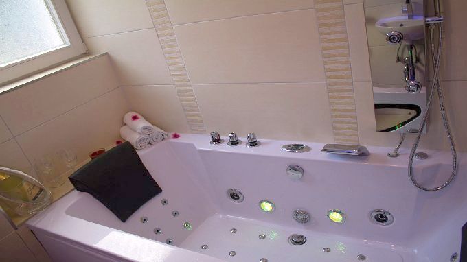 Ferienwohnung Maarpanorama, Whirlpoolbadewanne
