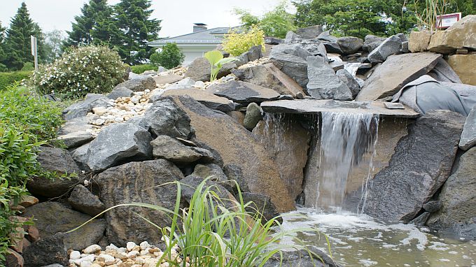 Maarberg Resort, kleiner Wasserfall
