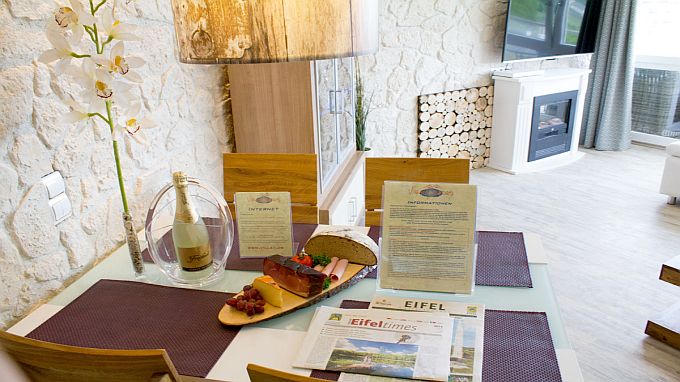 Apartment Seehöhe, Esstisch bis 4 Personen
