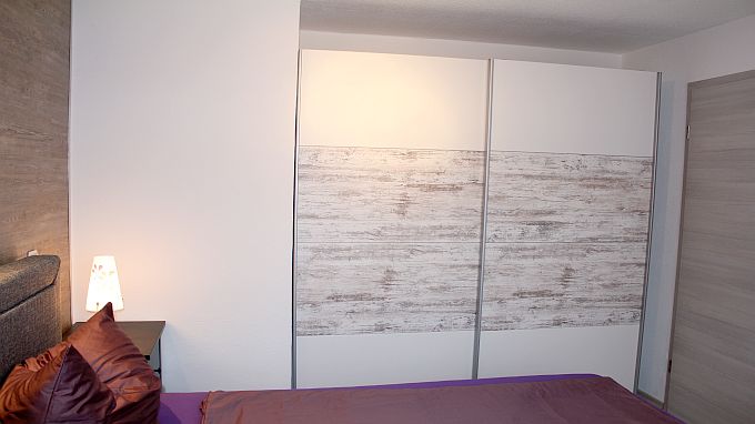 Schlafzimmer Kleiderschrank