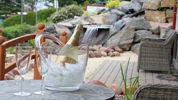 Terrassenbereich mit Terrassenmöbeln